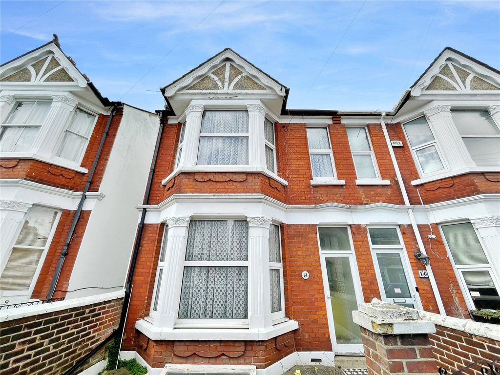 4 bed semidetached house for sale in Cleave Road, Gillingham, Kent ME7