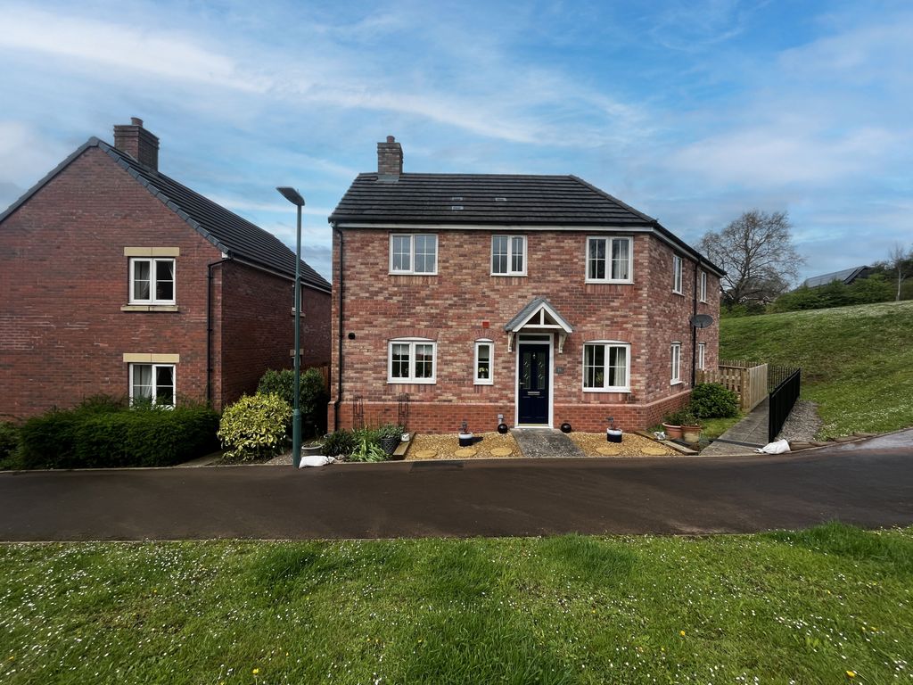3 bed semidetached house for sale in Meadow Rise, Lydney, Gloucestershire GL15, £260,000 Zoopla