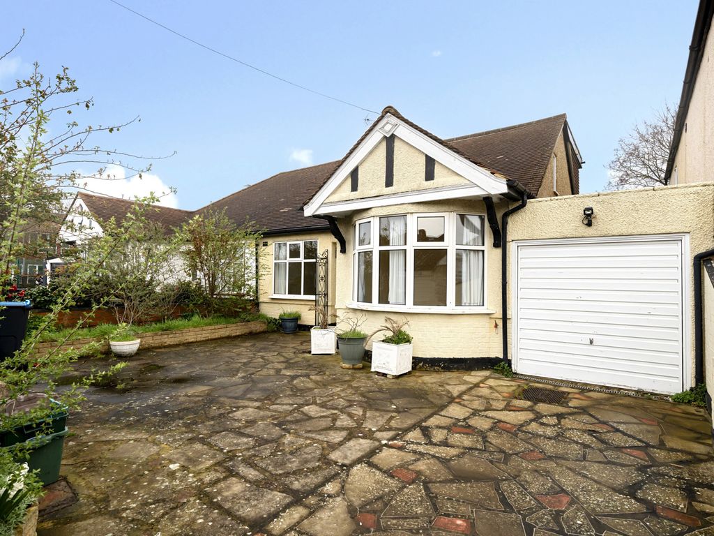 3 bed bungalow for sale in Hammond Avenue, Mitcham CR4 Zoopla