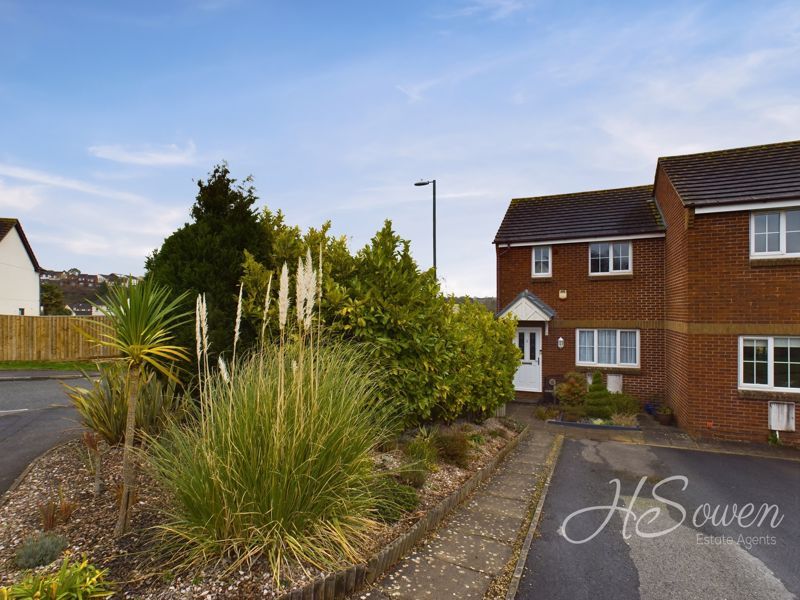 3 bed semidetached house for sale in Skye Close, Torquay TQ2, £280,000