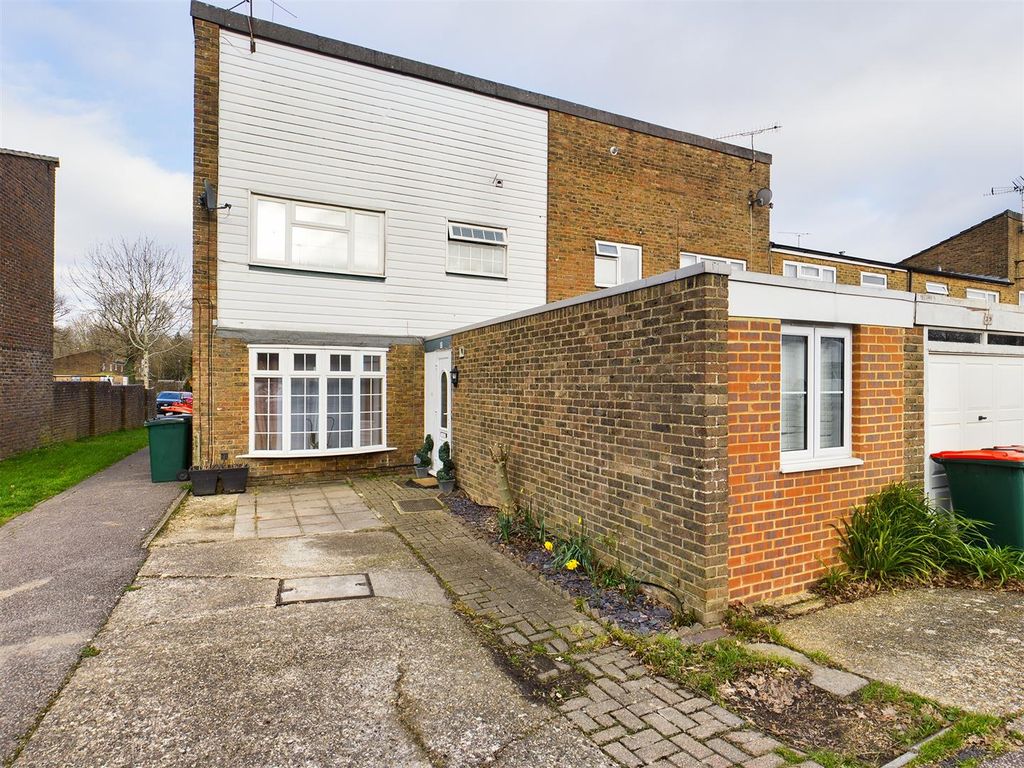 4 bed end terrace house for sale in Lismore Crescent, Crawley RH11 Zoopla