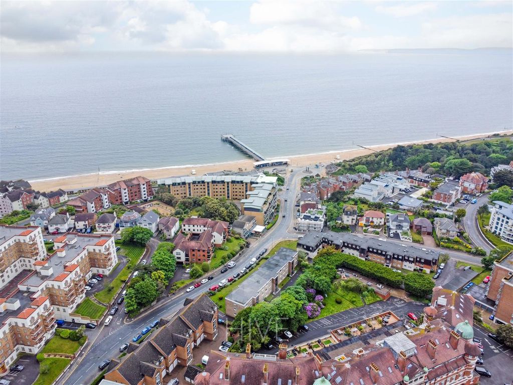 2 bed flat for sale in Sea Road, Spa, Bournemouth BH5, £