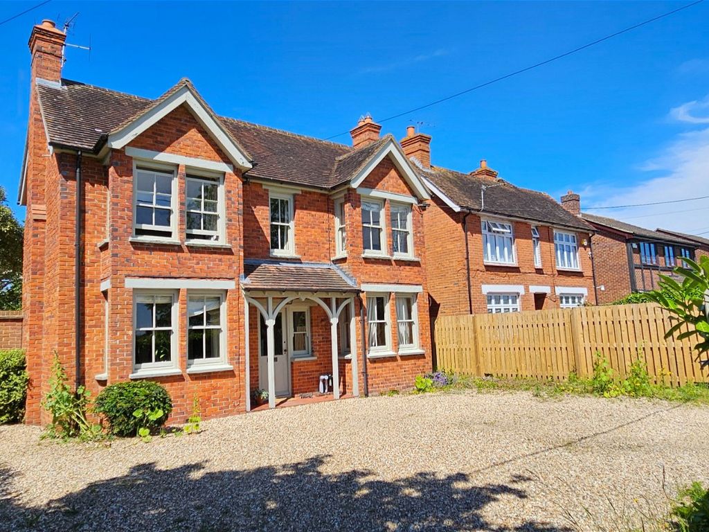 5 bed detached house for sale in Henwick Lane, Thatcham RG18, £750,000