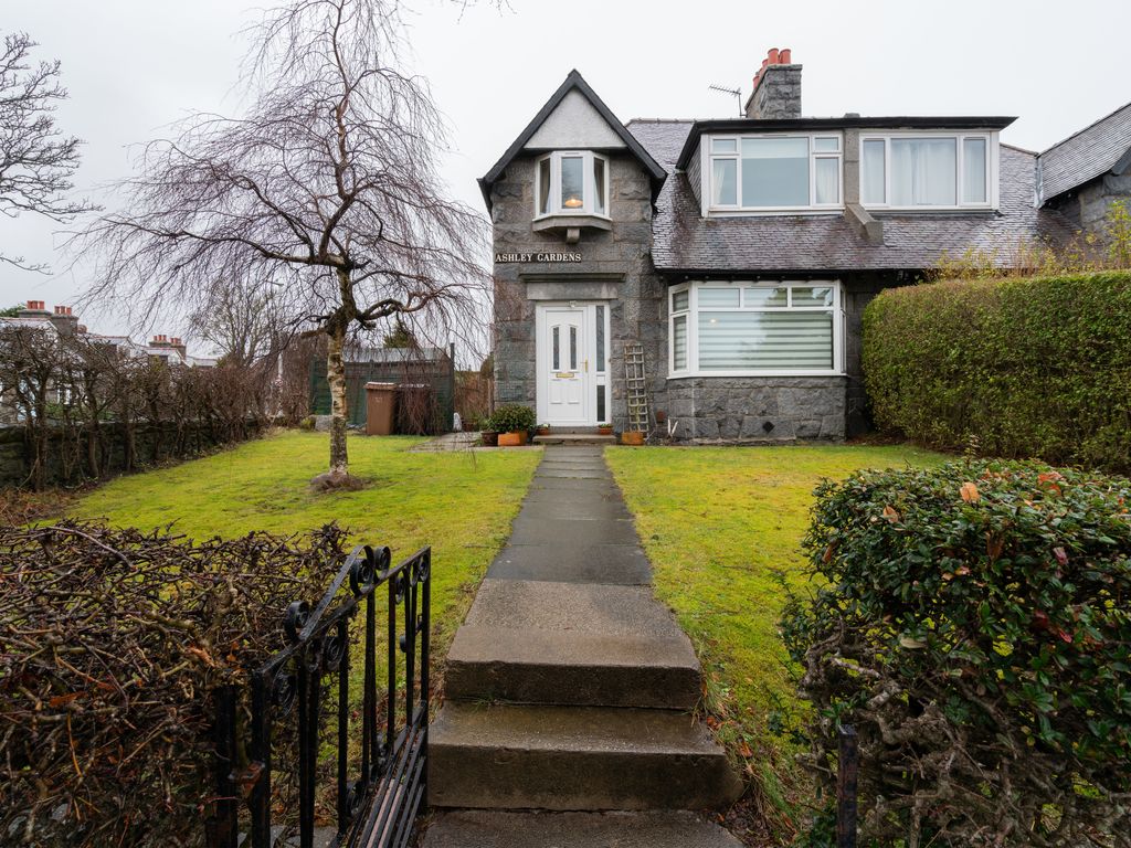 3 bed semidetached house for sale in Ashley Gardens, West End