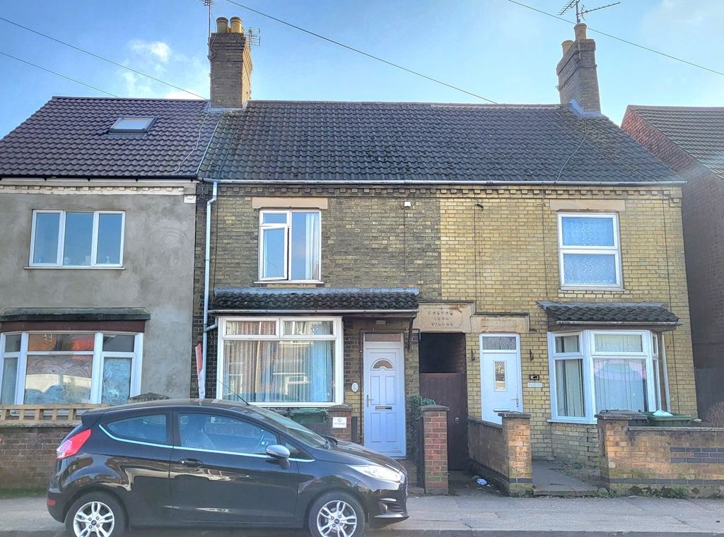 3 bed terraced house for sale in Fengate, Peterborough PE1, £200,000 Zoopla