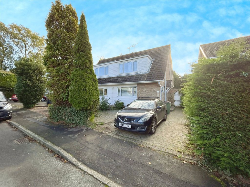 3 bed semidetached house for sale in Milton Close, Wigston