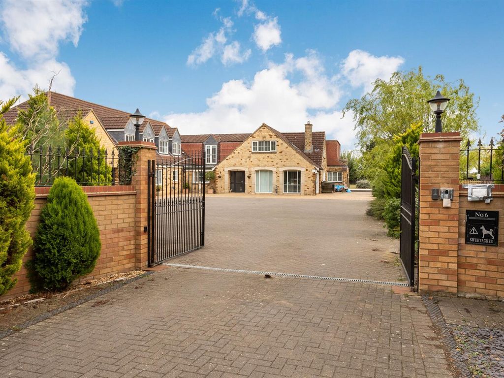 6 bed detached house for sale in The Knoll, Grendon, Northampton NN7