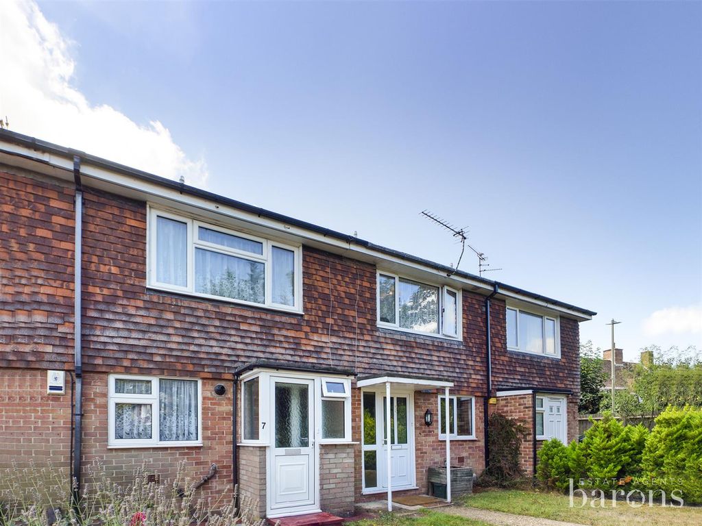 2 bed terraced house for sale in Gordon Close, Basingstoke RG21, £