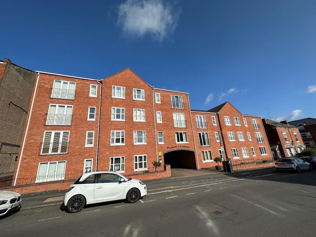 2 bed flat for sale in Albert Street, Town Centre, Rugby CV21, £135,000