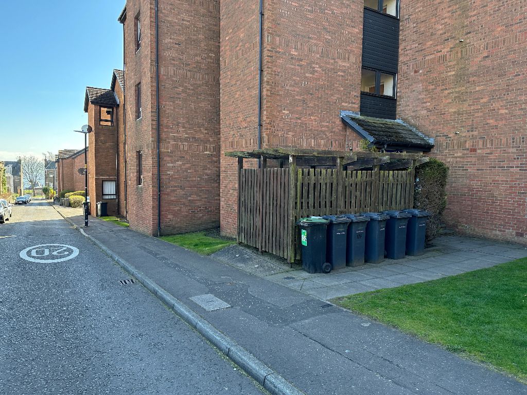 2 bed flat to rent in Shepherds Loan, West End, Dundee DD2 Zoopla
