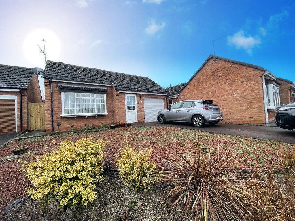 3 bed detached bungalow to rent in Cranwell Drive, Wellesbourne