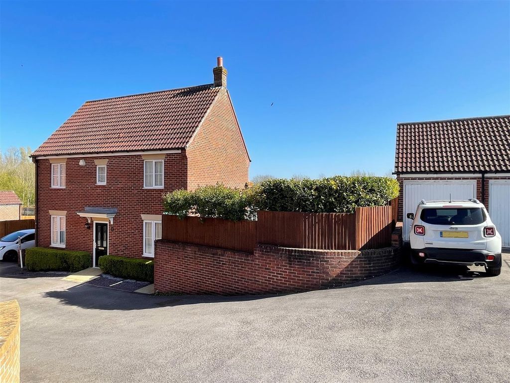 3 bed detached house to rent in Hosey Road, Sturminster Newton DT10