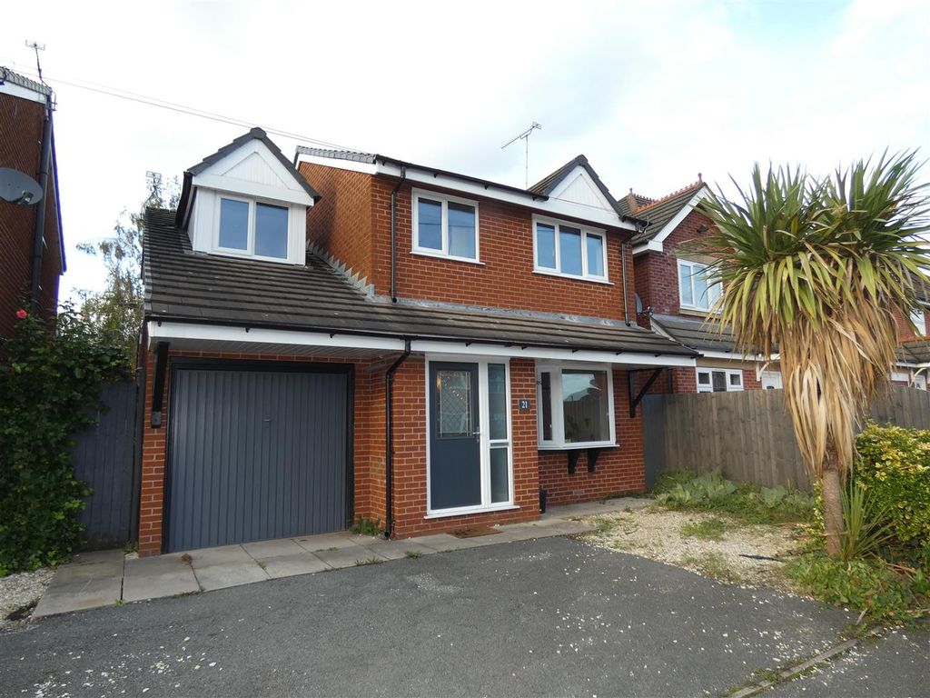 5 bed detached house for sale in Elton Road, Ettiley Heath, Sandbach