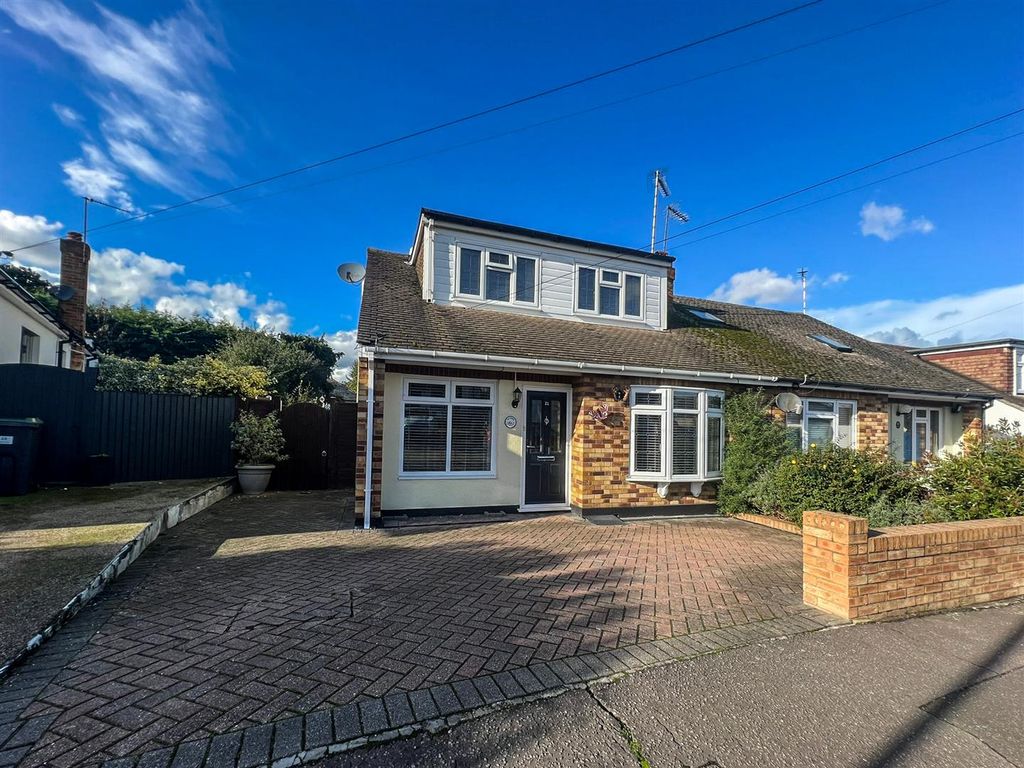 2 bed property for sale in Leslie Drive, Eastwood, LeighOnSea SS9, £