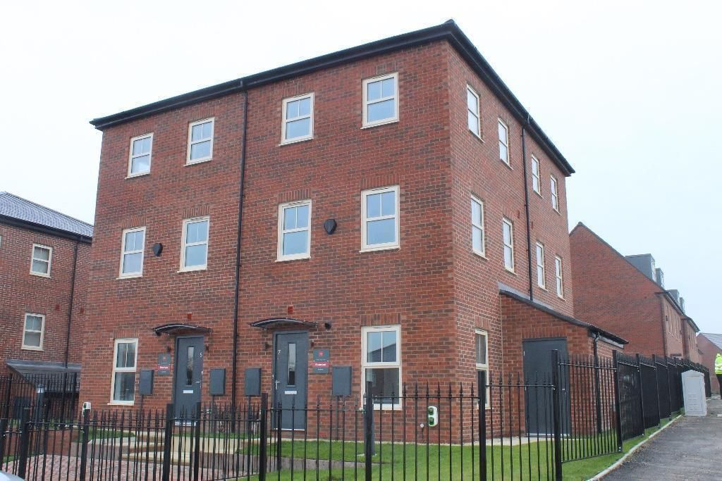 2 bed town house to rent in Cardwell Road, Leeds LS14 Zoopla