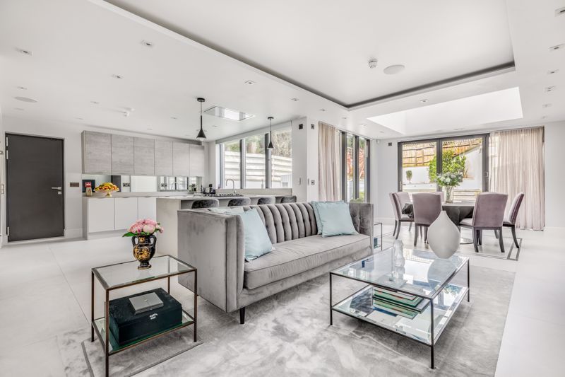5 bed property for sale in Lincoln Avenue, London SW19 Zoopla
