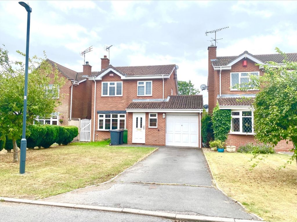 4 bed detached house to rent in Axminster Close, Nuneaton, Warwickshire