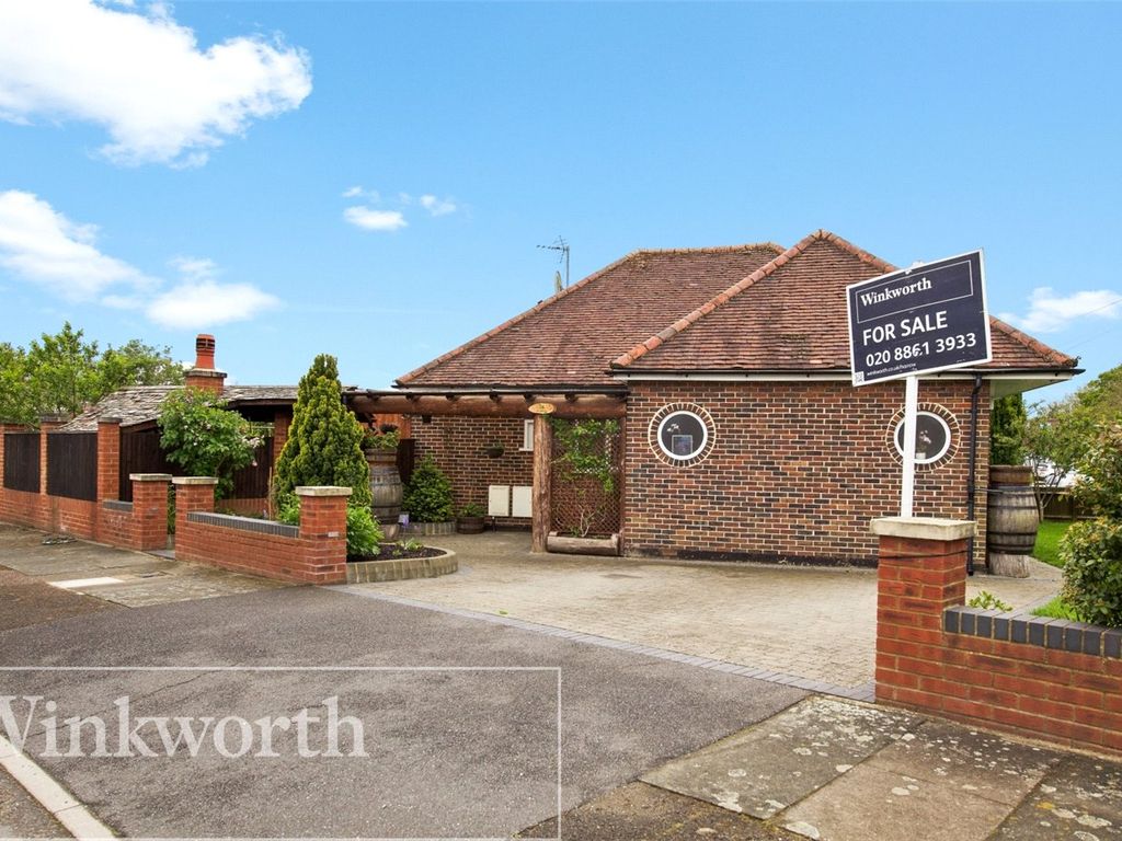 3 bed detached bungalow for sale in Broadfields, Harrow HA2 Zoopla