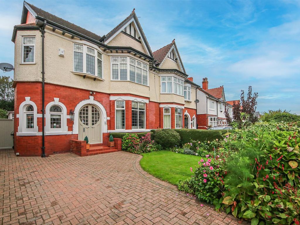 5 bed semidetached house for sale in Coudray Road, Churchtown