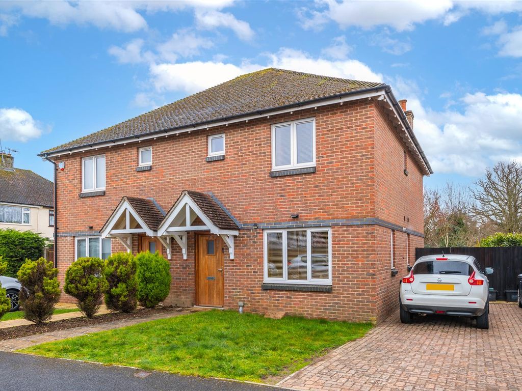 3 bed semidetached house for sale in Spiers Farm Close, Horley RH6
