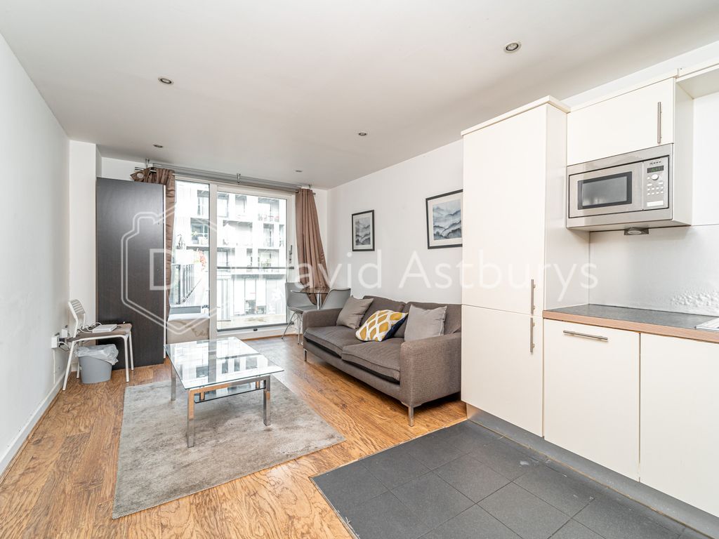 2 bed flat to rent in Brewery Square, Farringdon, London EC1V, £3,200