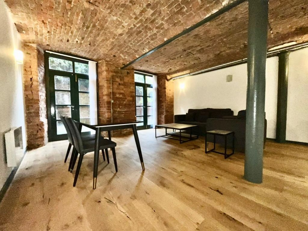 3 bed flat to rent in Cambridge Street, Manchester M1, £1,600 pcm Zoopla