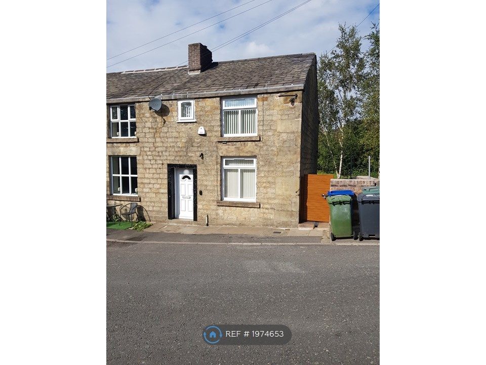 2 bed end terrace house to rent in Woodgate Hill Road, Bury BL9, £895