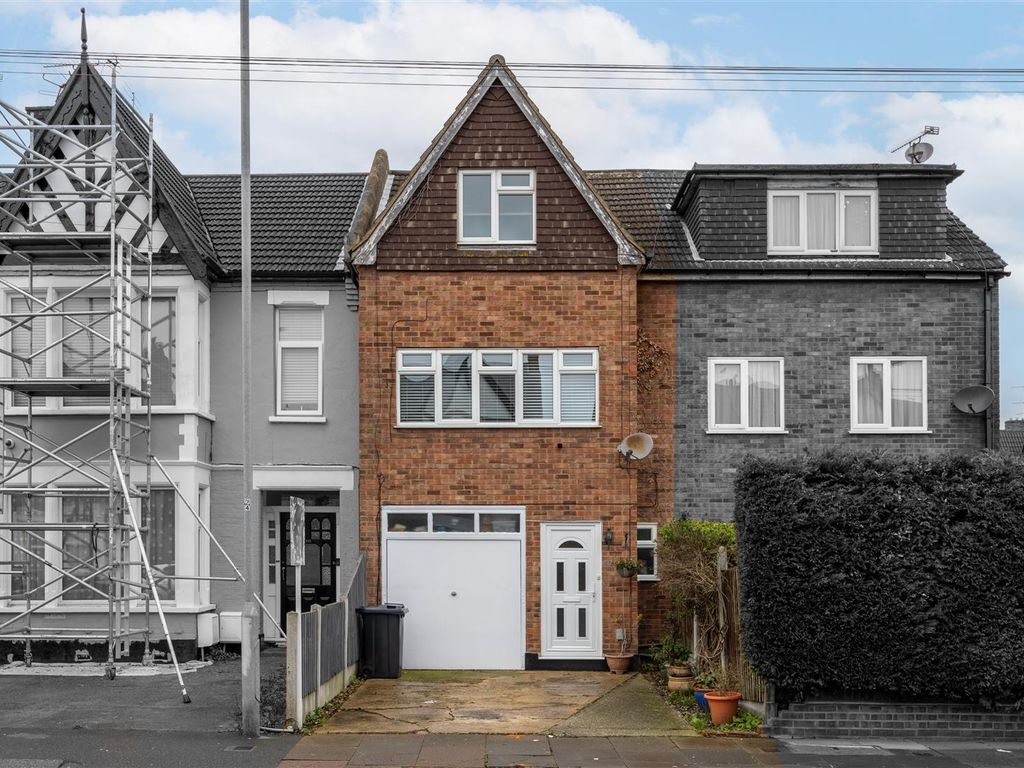 3 bed terraced house for sale in Valkyrie Road, WestcliffOnSea SS0, £