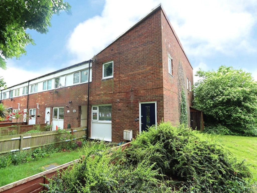 3 bed end terrace house for sale in Calvards Croft, Greenleys, Milton