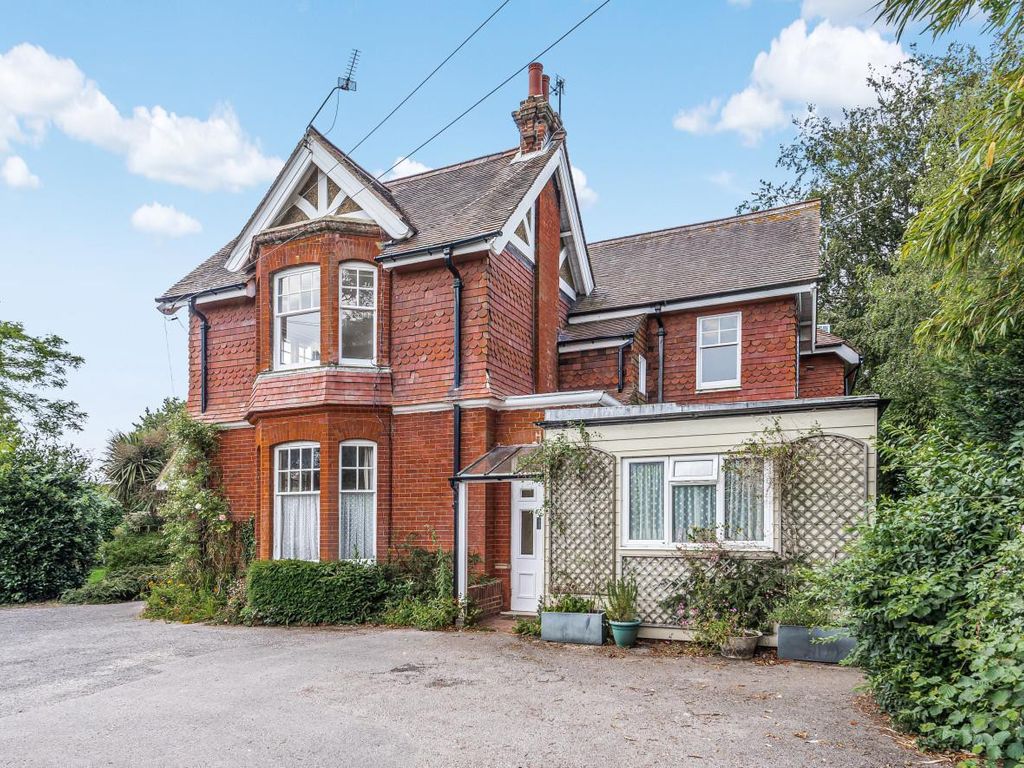 2 bed flat for sale in Weston Road, Cossington House, Petersfield GU31