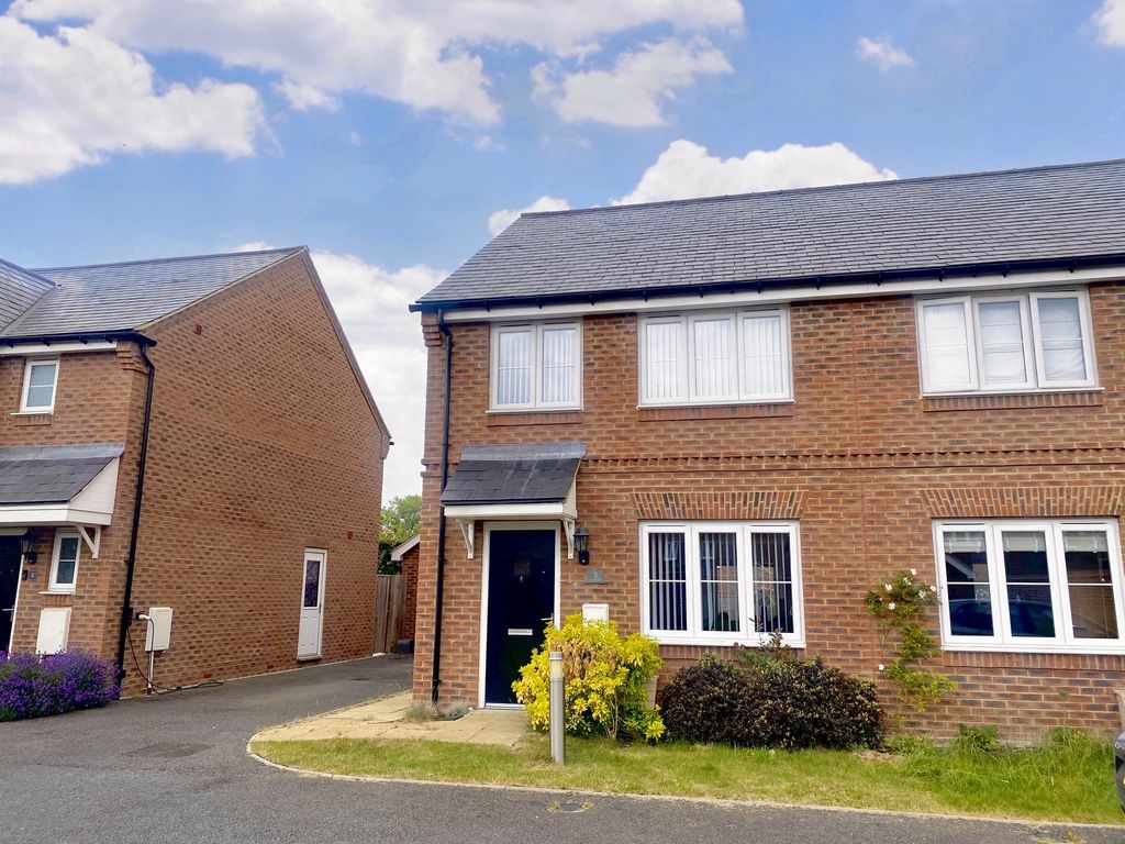 3 bed semidetached house to rent in Guy Mews, Aston Clinton, Aylesbury