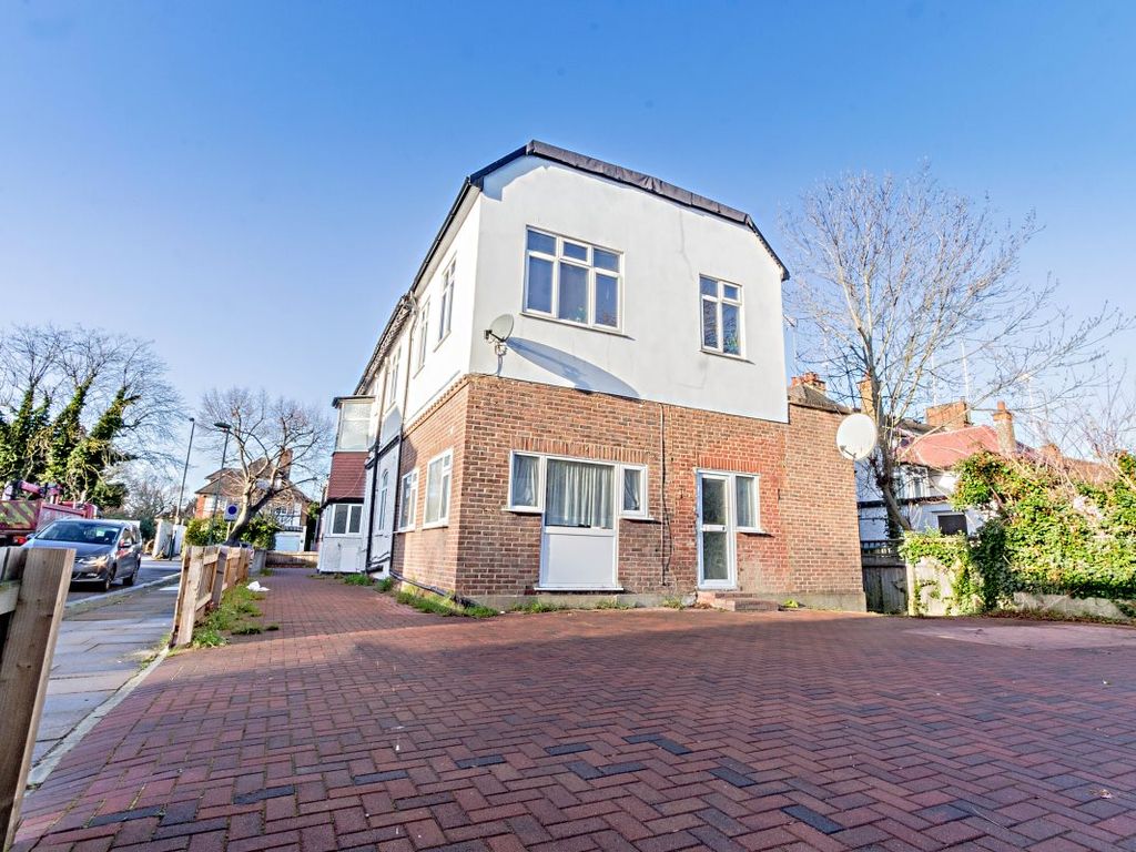 2 bed flat to rent in Middleton Road, London NW11, £1,750 pcm Zoopla