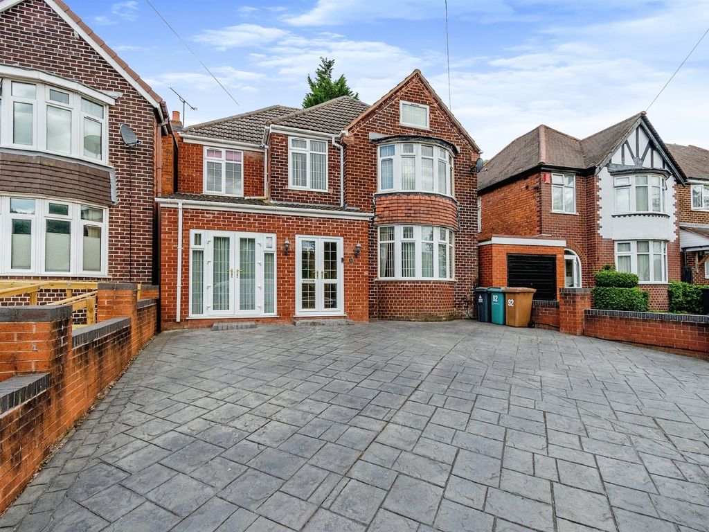4 bed detached house for sale in Delves Road, Walsall WS1, £450,000
