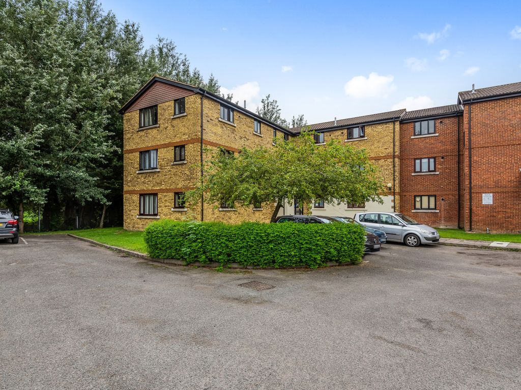2 bed flat for sale in Birchwood Close, Morden SM4, £300,000 Zoopla