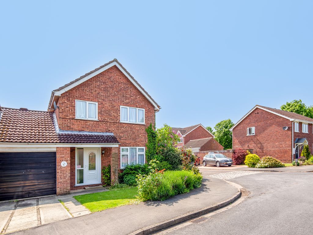 3 bed semidetached house for sale in Fairford Way, Bicester OX26 Zoopla