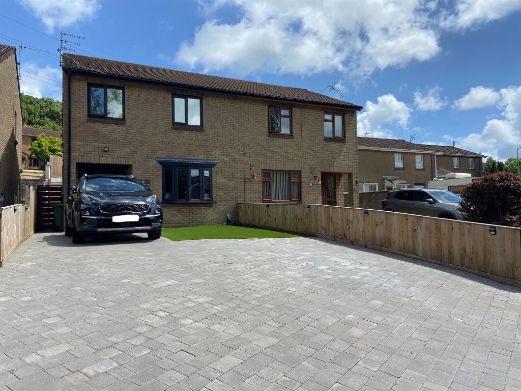 3 bed semidetached house for sale in Llys Corrwg, Rhydyfelin