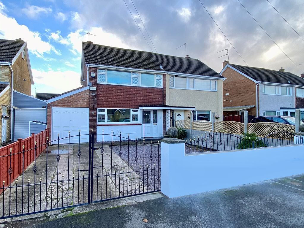 3 bed semidetached house for sale in Hillview Crescent, Newport NP19