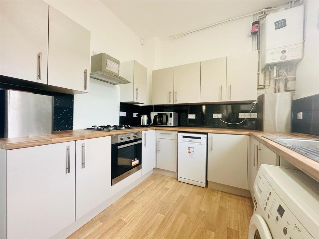 7 bed property to rent in Derby Road, Lenton, Nottingham NG7, £4,398