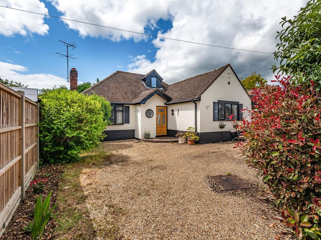3 bed detached bungalow for sale in Haldane Road, Caversham Heights