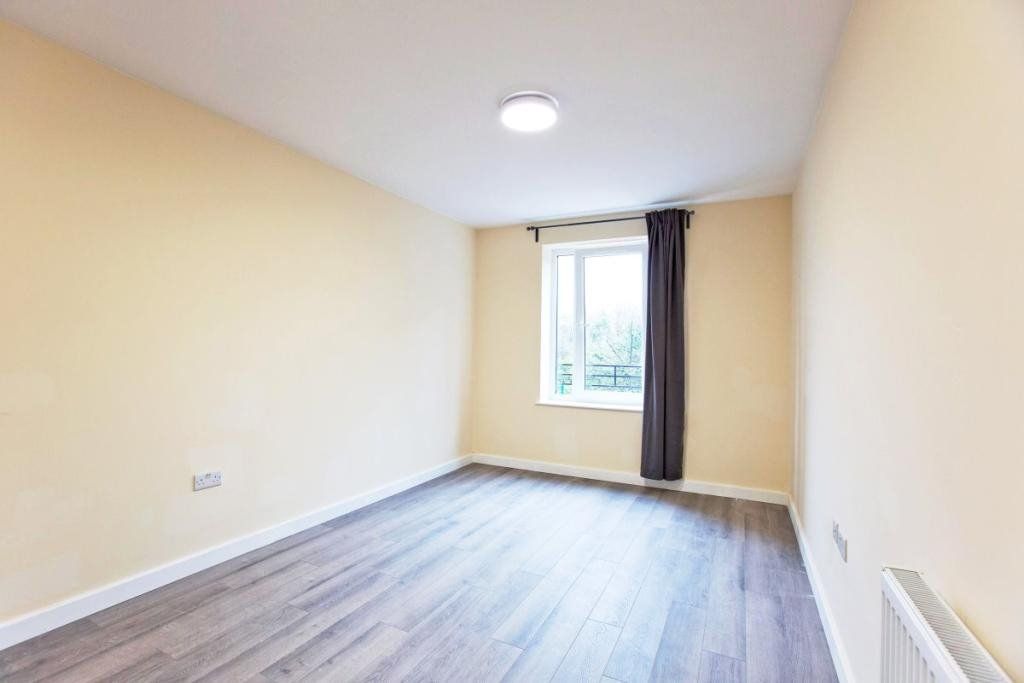 Studio to rent in Queens Parade, Queens Road, London NW4 Zoopla