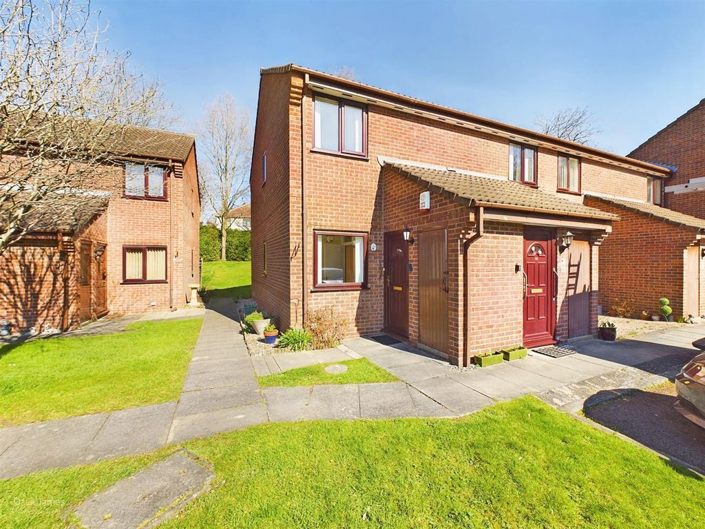 2 bed for sale in Brookdale Court, Sherwood, Nottingham NG5