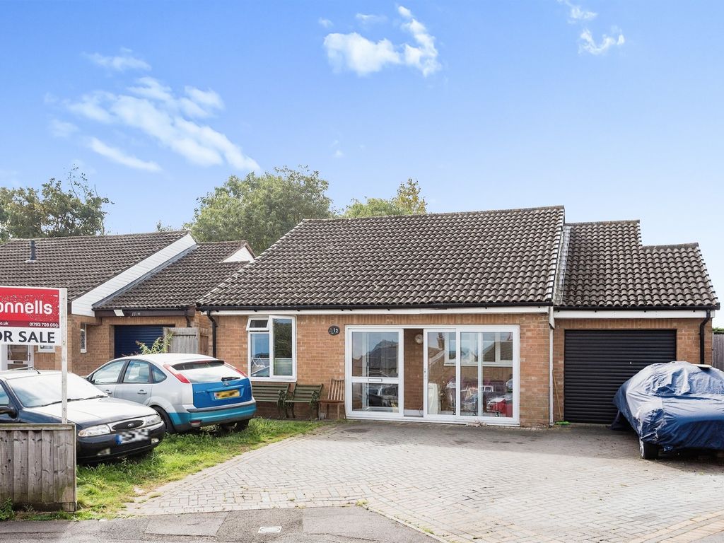 2 bed detached bungalow for sale in Kendal, Toothill, Swindon SN5, £