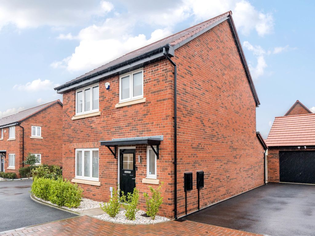 3 bed detached house for sale in Bluebell Crescent, Brockworth