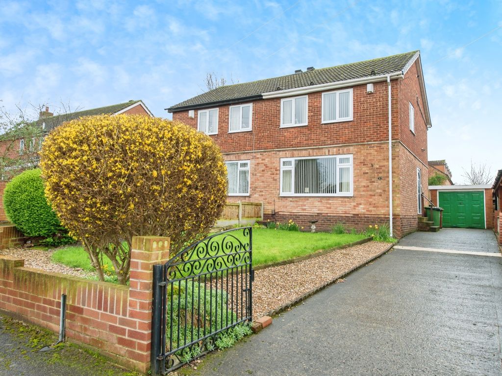 3 bed semidetached house for sale in St Michaels Close, Castleford