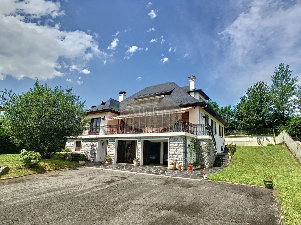 5 bed property for sale in Lourdes, MidiPyrenees, 65100, France, £