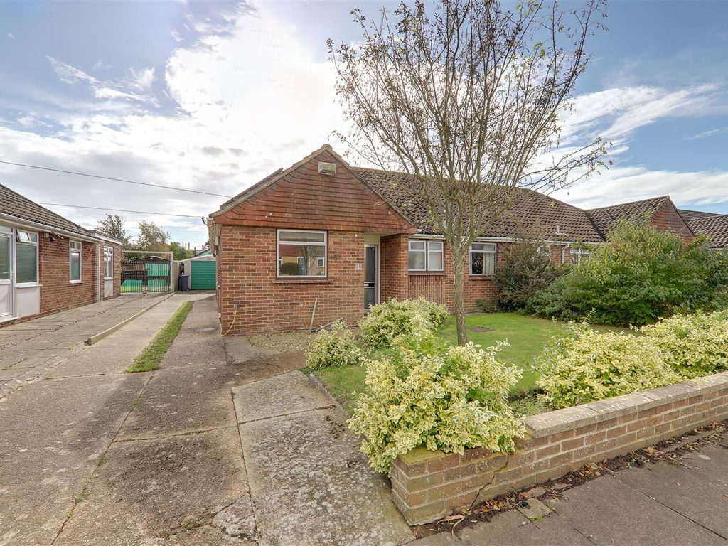 3 bed semidetached bungalow for sale in Coniston Road, GoringBySea