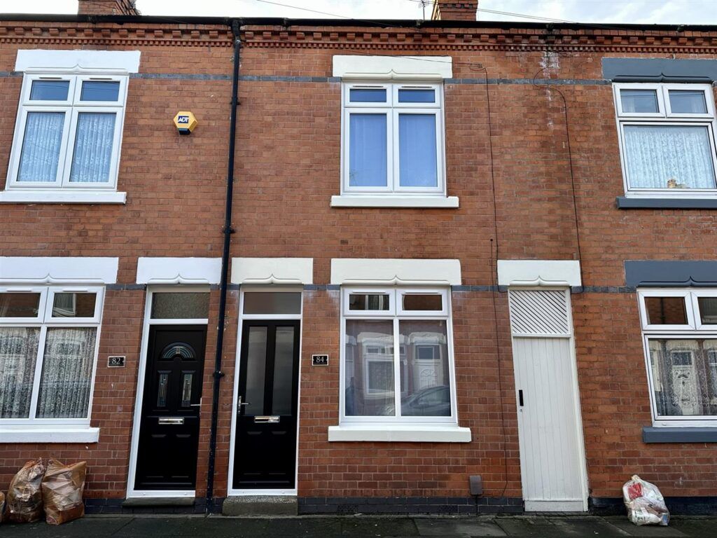 2 bed terraced house to rent in Cooper Street, Leicester LE4, £975 pcm