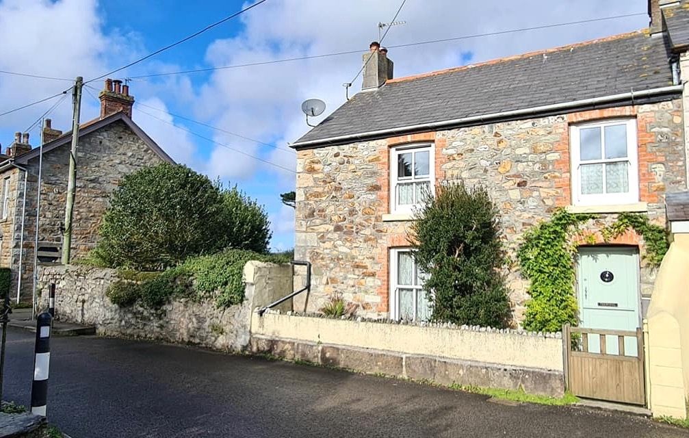 3 bed end terrace house for sale in Fore Street, Goldsithney, Penzance
