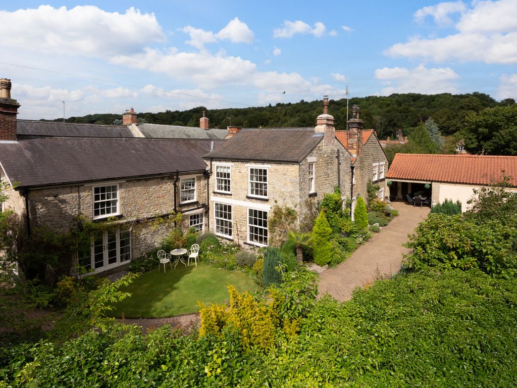 8 bed detached house for sale in Chestnut Avenue, ThorntonLeDale