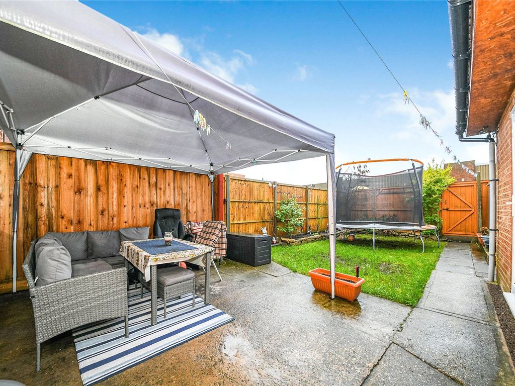 3 bed semidetached house for sale in Greenland Avenue, King's Lynn